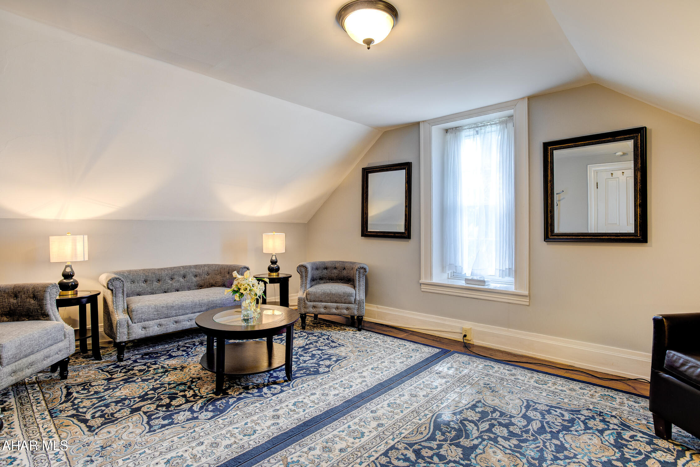 Juniata - Commercial Sale