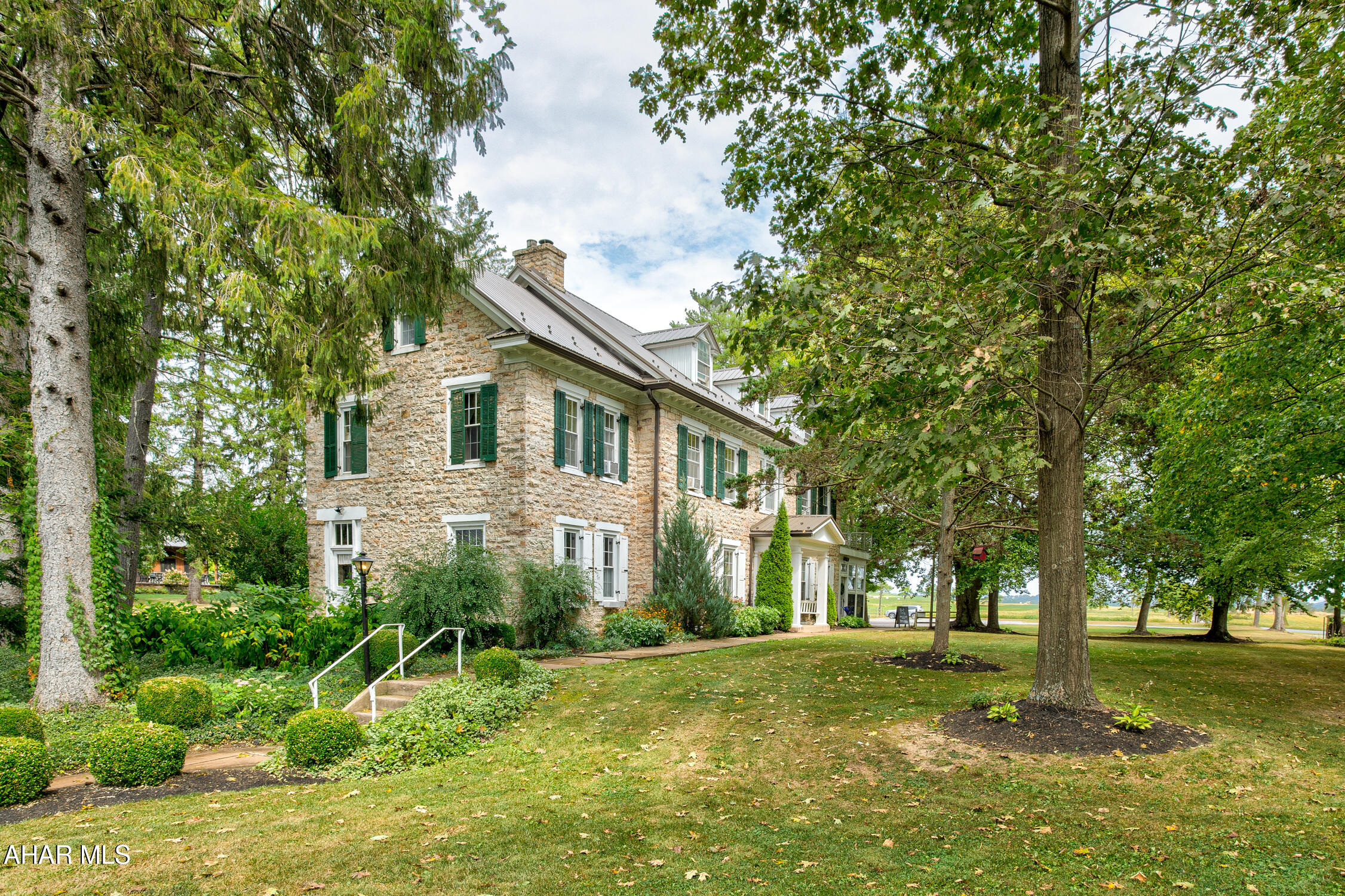 Juniata - Commercial Sale