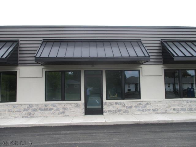 Unknown - Commercial Lease