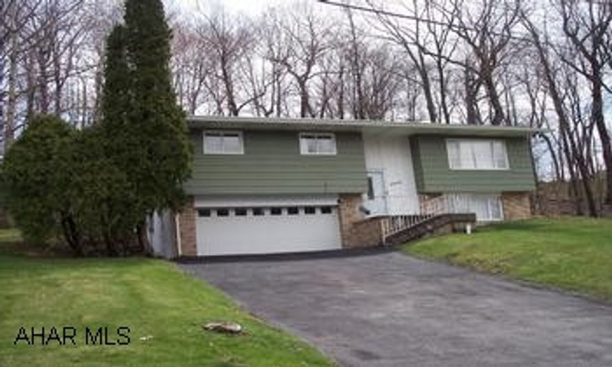 3 bedroom bi-level/ integral garage Clean house has been well maintained