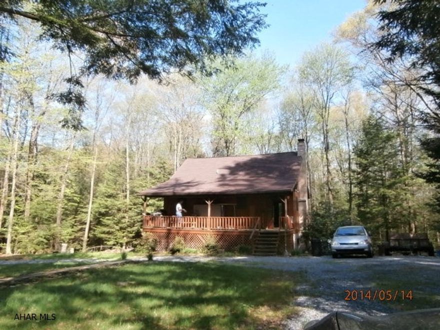 Well maintained 1.5 story that can be in or out of Glendale Yearound. Cathedral ceiling in LR - fireplace, Loft area bedroom, partially finished basement. Nice partially wooded lot.