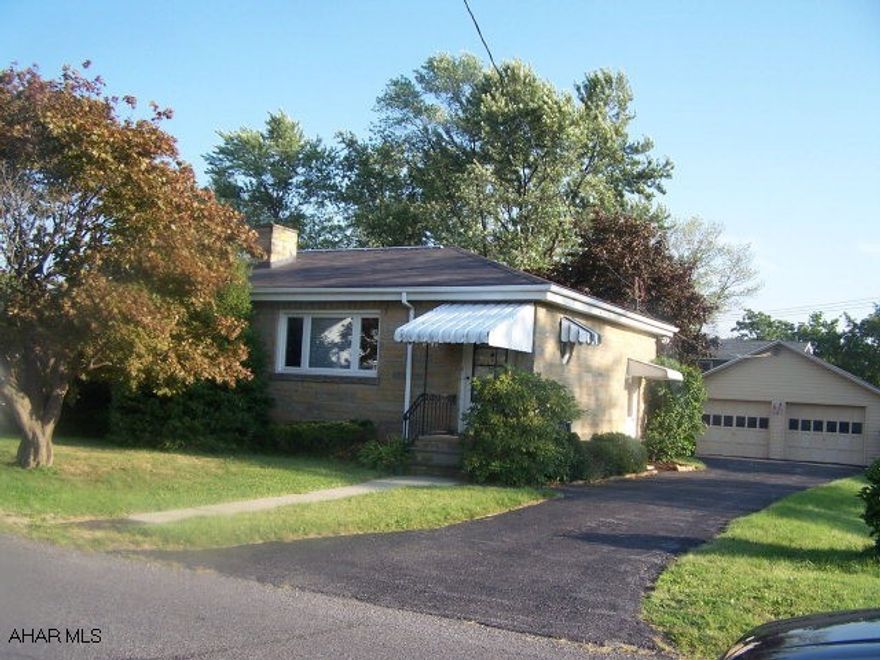 1 Story Stone with Hardwood floors-Large eat-in kitchen, storage, family room and 3/4 bath in basement.  Newer furnace, C/A, new windows.