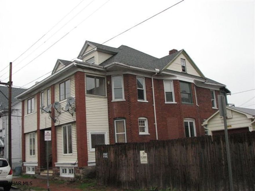 4 Unit Money Maker.  Great mechanics and priced to sell!  Apartments are move in ready with separate electric.