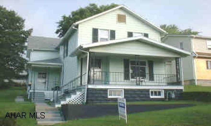 GREAT STARTER. LARGE ROOMS, C/A. NEWER WINDOWS, ELEC. SERVICE, WATER HEATER. HOME WARRANTY INCLUDED.