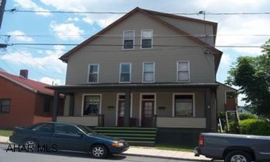 ABSOLUTELY A GREAT INVESTMENT PROPERTY. 4 UNITS. GREAT PRICE AND MOTIVATED SELLER WELL MAINTAINED INVESTMENT PROPERTY, TWO 3 BEDROOM APTS. AND TWO 2 BEDROOM APTS.BASEMENT PLUMBING NEEDS TO BE REPLACED