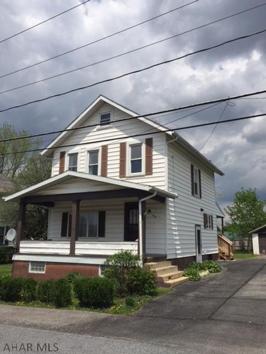 Enjoy this 3 bedroom, 1 bath home on a Dead End street. This home, that is close to numerous amenities, has a 1 car garage, newer roof, and newer windows. Spacious back yard makes for great outdoor living! No need to buy appliances, they're included! Check out this home today.