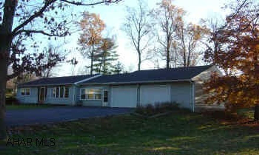 Ranch Home, Move in Condition on 1/2 Acre, Large Family Room, LR,  Kitchen, 2/3 Bedrooms, Central Air & Vacuum, Large 2-car garage Ranch Home, Move in Condition on 1/2 Acre, Large Family Room, LR,  Kitchen, 2/3 Bedrooms, Central Air & Vacuum, Large 2-car garage