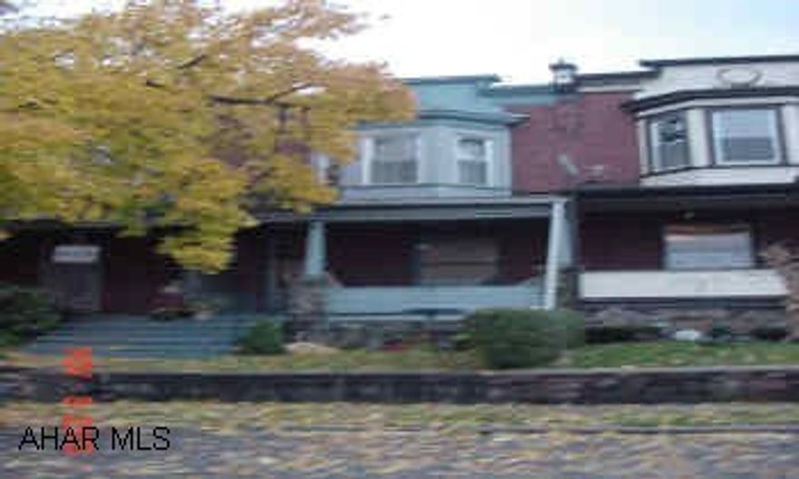 Knickerbocker Townhouse! Immaculate! Move in condition! All appliances included! Great Mechanics! Knickerbocker Townhouse! Immaculate! Move in condition! All appliances included! Great Mechanics! Convenient location! Can be converted back to a 3 BR if necessary all appliances included Beautifully decorated! Built in wall shelves in LR updated Kitchen and bath.