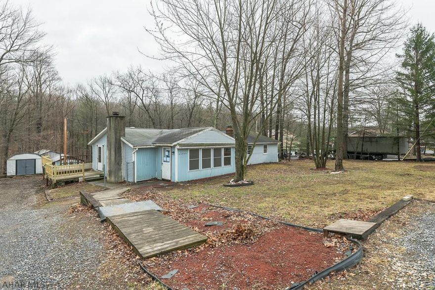 Ranch Style home in Shade Gap, PA, come see this fixer with 3 bedrooms and 3  bathrooms, some hardwood flooring, fireplace in the living room and wood burning  stove in the family room, nice deck off family room. Nice level lot with  multiple sheds. This may be the one you've been looking for convenient to  amenities and highways.