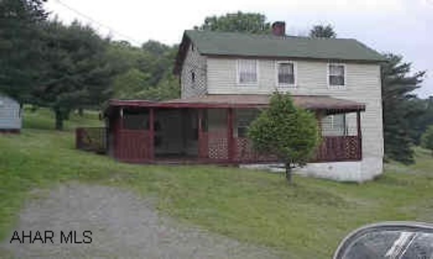 4.2 ACRE WITH 2-3 BEDROOM COTTAGE. GREAT BUILDING SITE OR GENTLEMAN'S HORSE FARM.  VINYL SIDING, NEW FURNACE.  NICE NEIGHBORHOOD! DARLA 934-4663 OR 696-1227. AS IS. NEEDS TLC. FIX UP OR TEAR DOWN TO BUILD. 4.2 GENTLY ROLLING ACRES IN NEIGHBORHOOD OF NEWER HOMES. CURRENT HOUSE HAS NEW SIDING &NEW OIL FURNACE. PUBLIC SEWER. WELL, PUBLIC WATER AT CURB. DARLA 934-4663 OR 696-1227. AS IS