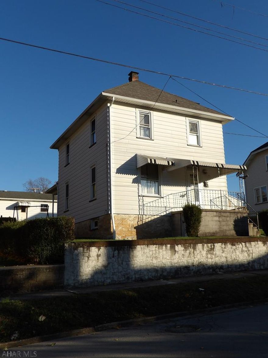 3 bedroom, 1 bath home on .18 acre lot with a two car garage AND additional off street parking in the Roaring Spring borough! Hardwood floors in the Living Room and Dining Room, Nice sized bedrooms on the second floor and plenty of storage space in the walk up attic. Conveniently located to area parks.