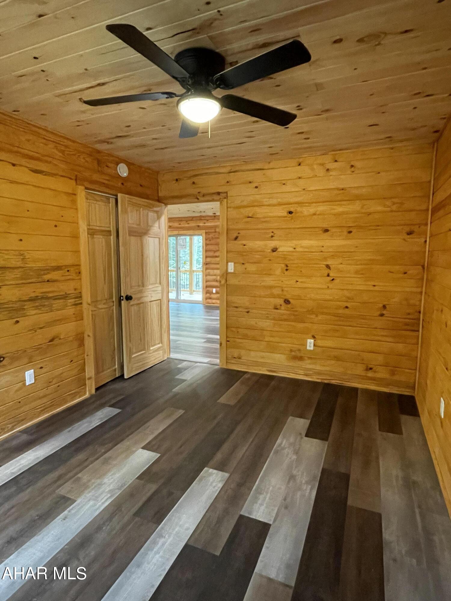 Glendale Yearound - Residential