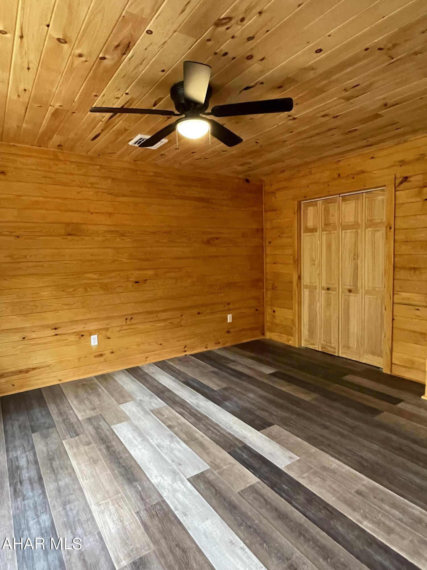 Glendale Yearound - Residential