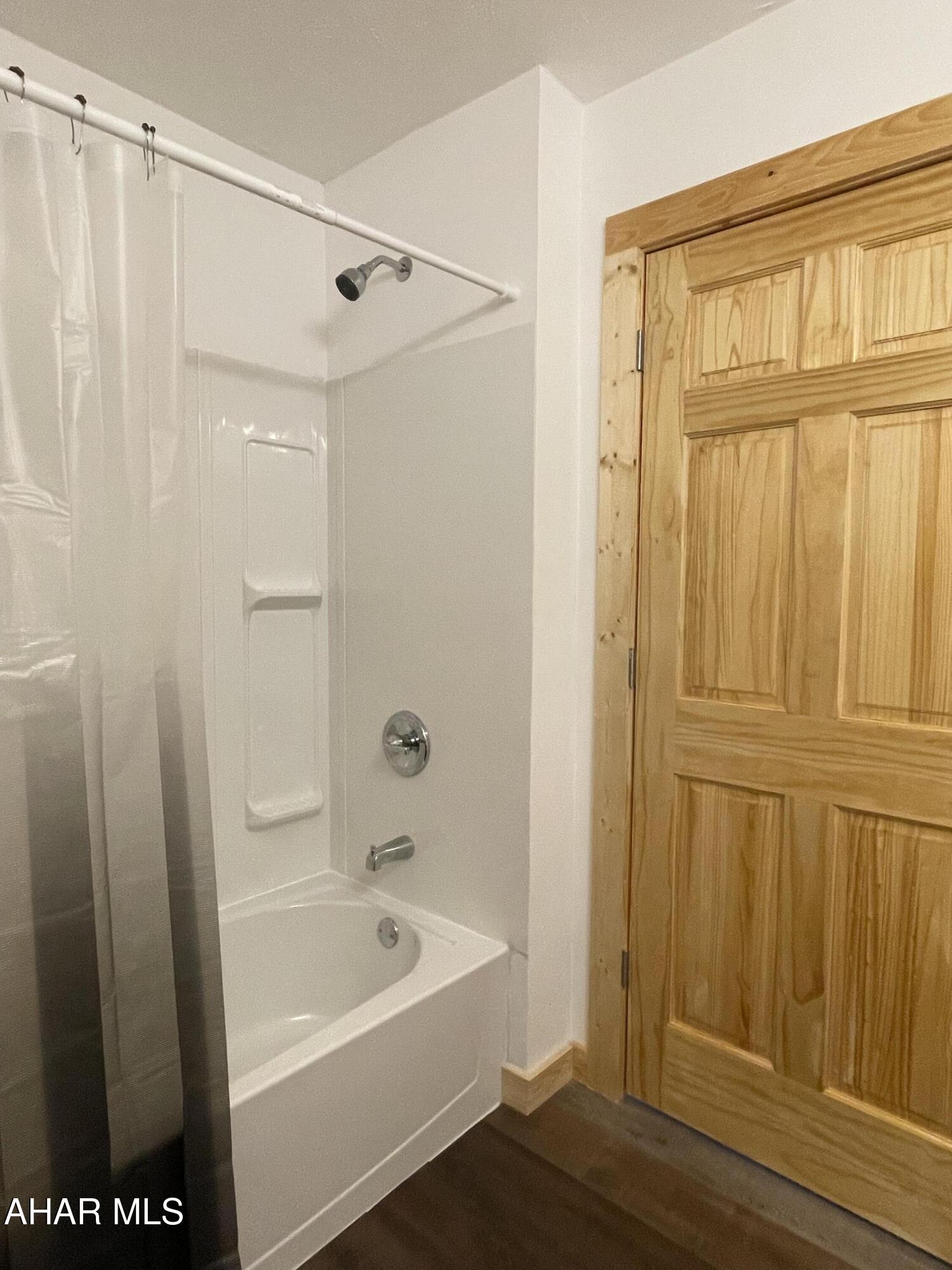 Glendale Yearound - Residential