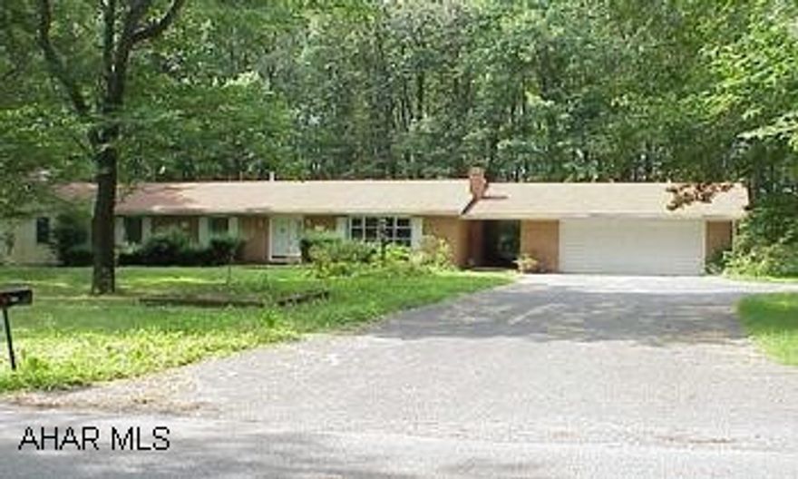 Foremost Modular with 7 year old (800 sq ft) Master Suite Addition.  Super kitchen & baths.  2-car detached garage w/heated office & party room,  plus a finished basement.  Neighbor has water rights to well.  $1500 bonus to selling agency. Foremost Modular with 7 year old (800 sq ft) Master Suite Addition.  Super kitchen & bath.  2-car detached garage w/heated office & party room,  plus a finished basement.  Neighbor has water rights to well.  $1500 bonus to selling agency.