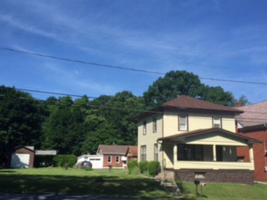 This 3 bedroom, 1.5 bath home has excellent mechanics. Very well maintained. The cosmetics need to be done. A little love and updating will make the one amazing!! Low taxes too!