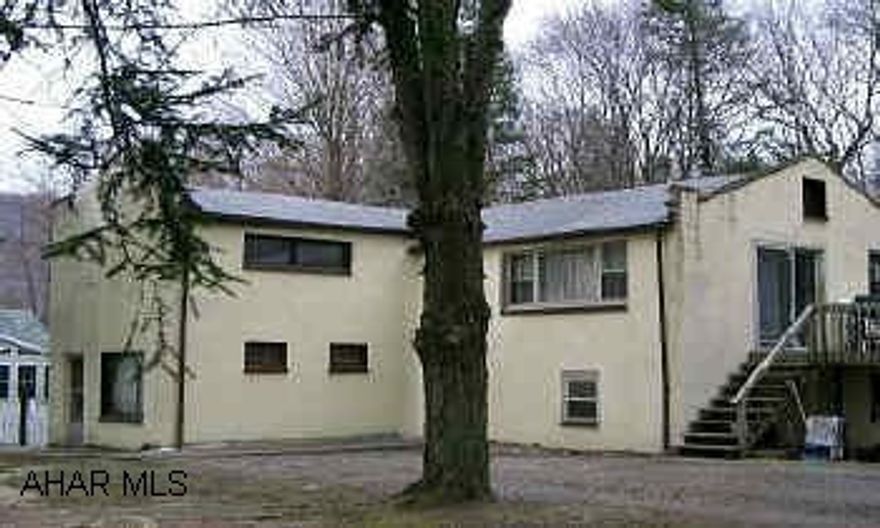 2 STORY, 3 BEDROOM, 1 BATH, SPACIOUS LOT WITH STREAM OUT BACK, 1 CAR INTEGRAL GARAGE. 2 STORY ON GREAT SETTING ALONG THE STREAM, NICELY REMODELED, SPACIOUS 113X125 LOT.  3 BEDROOMS, 1 BATH, 1 CAR INTEGRAL GARAGE.  CONTACT WALLY ROSSI FOR ADDITIONAL QUESTIONS.