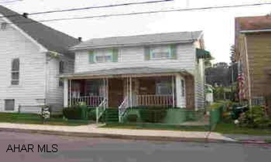 Cozy, beautifully maintained 3BR. 20x20 LR, Big eat-in kitchen, spacious open front porch, enclosed back porch, garage. Vey nice fenced in yard Cozy, beautifully maintained 3BR. 20x20 LR, Big eat-in kitchen, spacious open front porch, enclosed back porch, garage. Vey nice fenced in yard