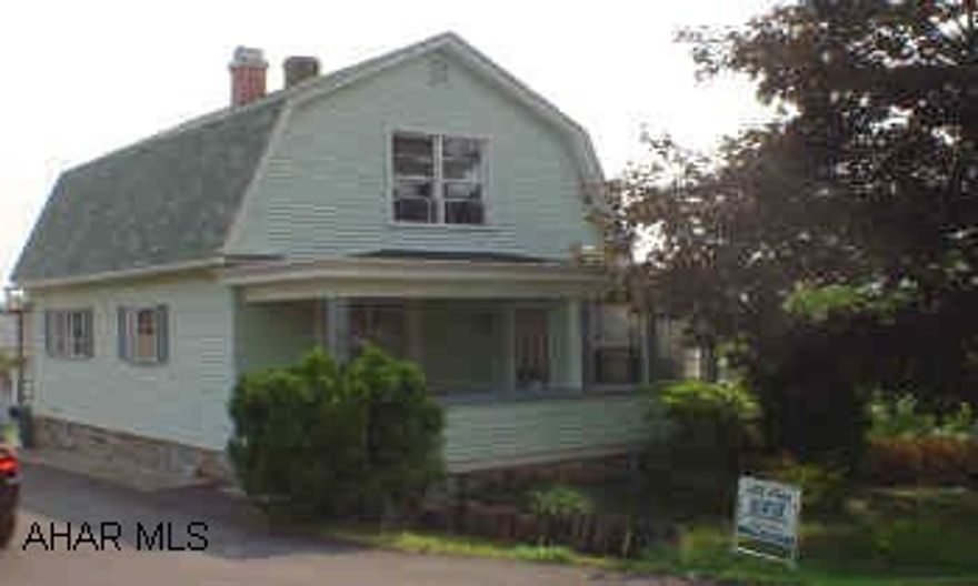 Garden Heights Area. 2 story, vinyl sided, 70 x 120 lot.