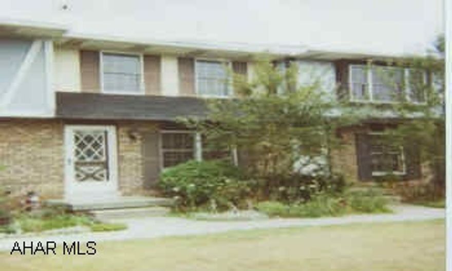 WILL NE NEWLY CARPETED. NICE DAYLIGHTBASEMENT. DECK OFF KITCHEN. GREAT VIEW OF THE MOUNTAINS.