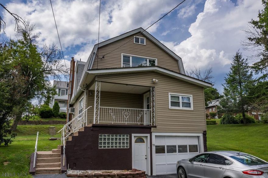 Spacious 2BR/2.5BA home in East End of Altoona on a large 150x120 lot.