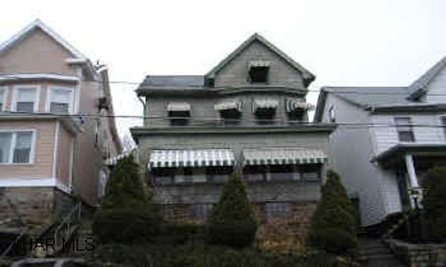 Nice Starter!  Well maintained 3 BR 1 BA home.  The Sale includes 221-23 Pine Ave.  The three lot sizes are 30x100, 25x120 & 25x120. Nice Starter!  Well maintained 3 BR 1 BA home.  The Sale includes 221-23 Pine Ave.  The three lot sizes are 30x100, 25x120 & 25x120.