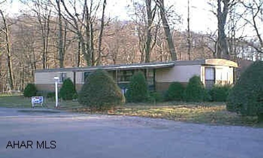 1982 Skyline Mobile Home - Miller Trailer Court - Rented Lot 180x121 - Lot Rent $185.00 - Breakfast bar, refrigerator, range, microwave, plenty of cupboards, front covered patio and shed. 1982 Skyline Mobile Home - Miller Trailer Court - Rented Lot 180x121 - Lot Rent $185.00 - Breakfast bar, refrigerator, range, microwave, plenty of cupboards, front covered patio and shed.