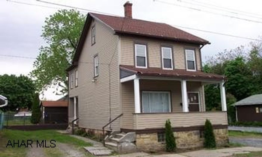 Motivated Seller! Home warranty included! Beautifully updated 3 BR home w/new drywall, and carpeting. New oak kitchen w/ceramic tile & new appliances, DR w/new carpet & crown moulding, BR's w/laminate floors, & new BA w/ceramic tile. Great house! Motivated Seller! Home warranty included! Beautifully updated 3 bedroom home with new drywall, breaker panel, blinds, and carpeting. New oak kitchen with ceramic tile and new appliances, dining room with new carpet and crown moulding, bedrooms with laminate flooring, and new bath with ceramic tile.  Great house for the price!