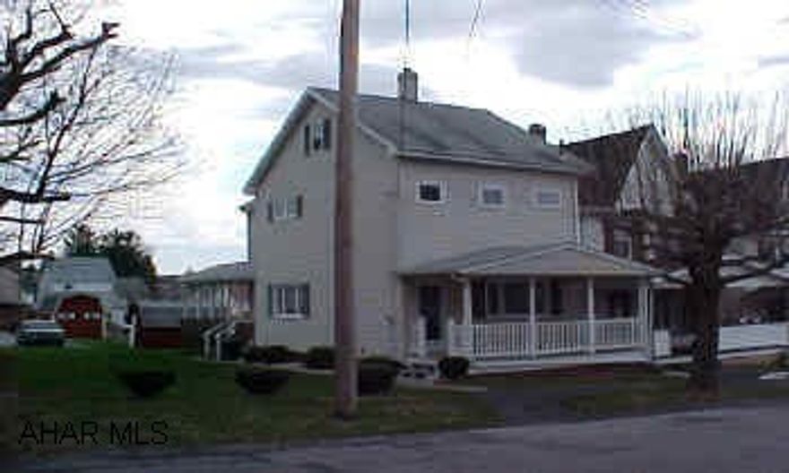 Immaculate Vinyl-sided home,  vinyl windows, nice wrap-around porch, black top drive #J-761 Immaculate Vinyl-sided home,  vinyl windows, nice wrap-around porch, black top drive #J-761