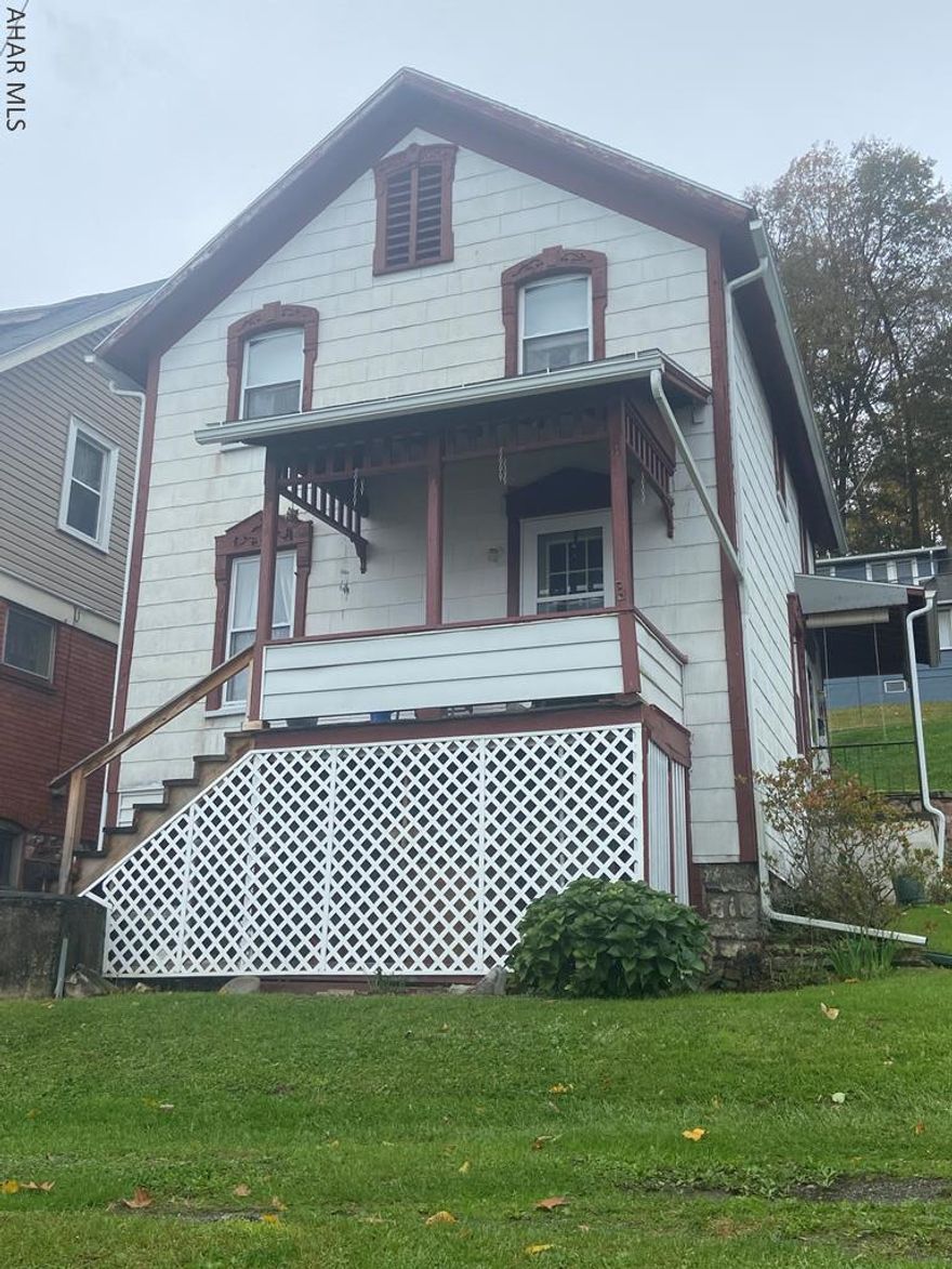 In the heart of Tyrone, 3 bedroom 1 bath, large master bedroom, off Street parking, front covered porch, priced to sell!    Make this house your home!