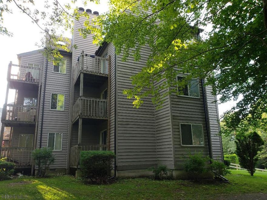 Fully Furnished 2nd-floor studio with new top of the line mini-split AC/Heat unit plus new laminate flooring, alcove bed, electric fireplace & balcony - sleeps 4.  Electric system is breakers.  $255/mo HOA dues include:  road & outside maintenance, indoor & outdoor pools, hottubs, +tennis court usage.  4-seasons resort:  Golfing & skiing for a fee.  J-456