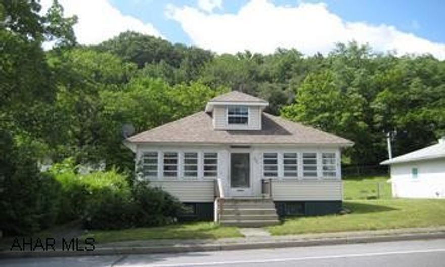 great home for the price, nice fenced lot with a 2 car garage, hardwood floors throughout.