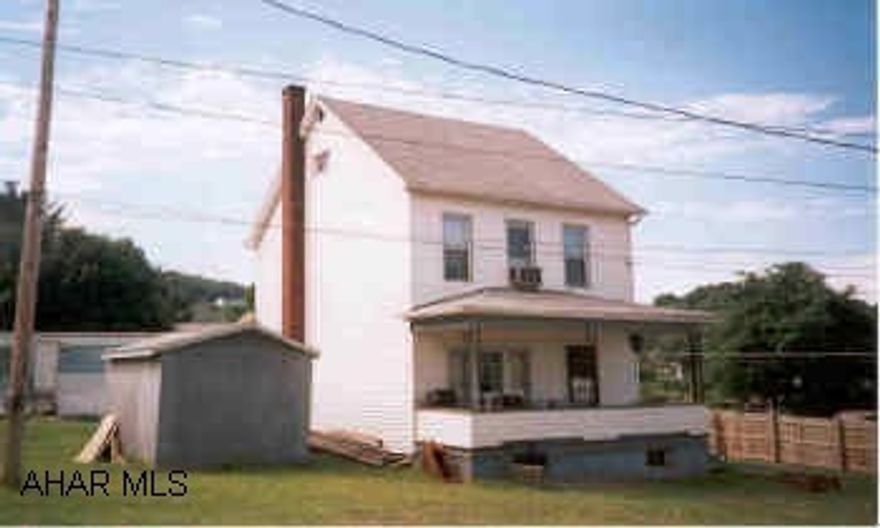 Nice 2 story home, move-in condition, also includes 3 mobile homes used as rentals.  Terrific opportunity!  Seller Disclouse available.  Call LA for details.  (3 Mobile Homes- one 3 bdrm, two 2 br.