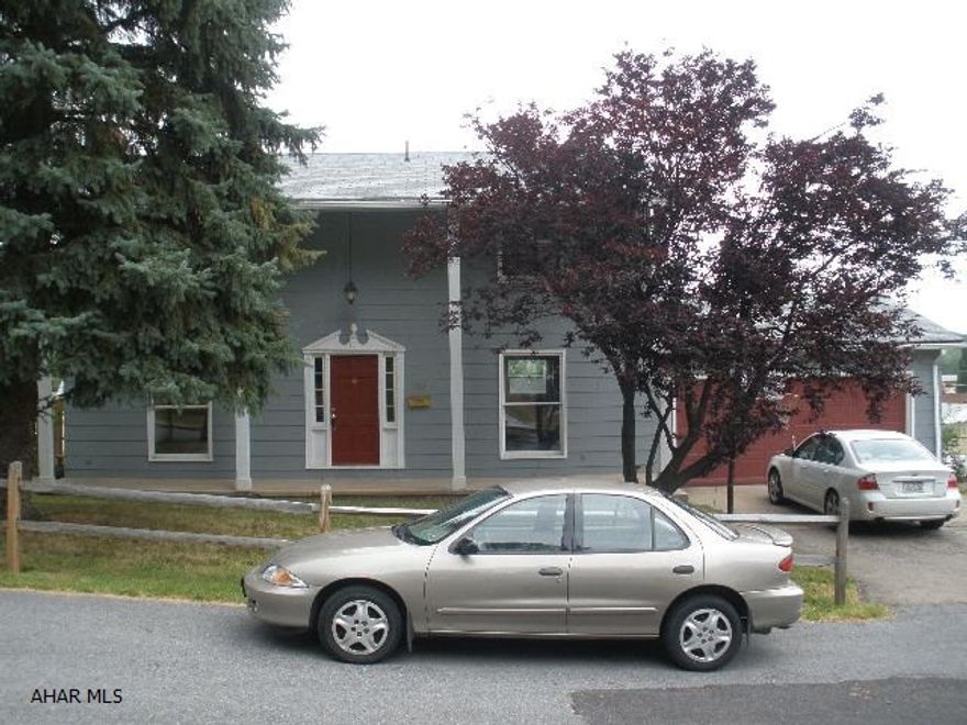 This is a Fannie Mae HomePath property. Purchase this property for as little as 3% down! This property is approved for HomePath Renovation Mortgage Financing. Fannie Mae is offering up to a 3.5% incentive for buyers who purchase and close on a HomePath property by 10/31/2011. Must request closing cost assistance at initial offer, must close on or before 10/31/2011. Buyer must reside in the residence as their primary residence - auction, pool and investor sales excluded.