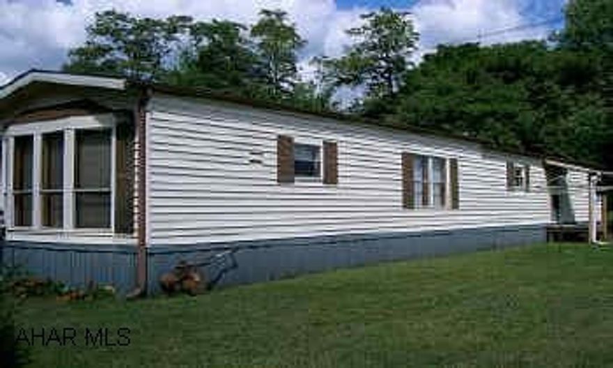 BEAUTIFULLY KEPT 1984 VICTOR MOBILE HOME. RENTED LOT $185 PER MONTH PLUS $40 PER MONTH SEWER.