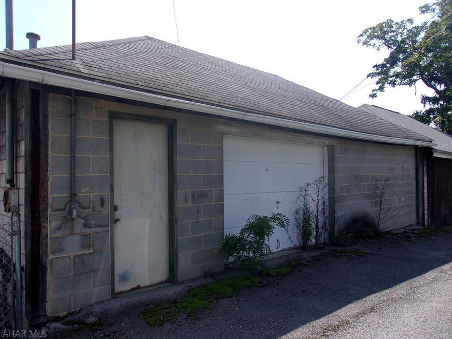 Looking for extra storage?  Then check out this 19' X 33' concrete block garage on W. Chestnut Avenue!  Garage sits on 37.5' X 120' lot.  All public utilities to lot line lot.  Garage has overhead door.  Property is being sold As IS.  Buyer will be responsible for full 2% transfer tax.