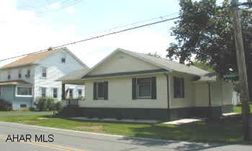 MINT CONDITION. ONE STORY HOME ON LEVEL CORNER LOT IN ELDORADO AREA.