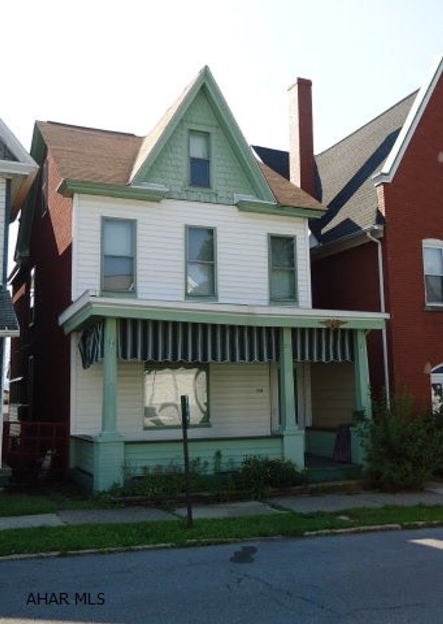 Good starter on investment property.  Water is turned off.