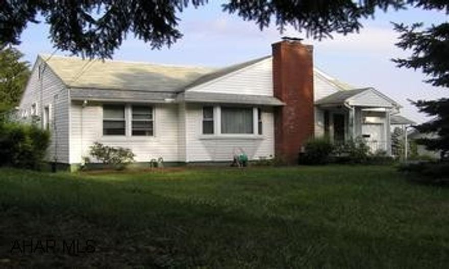 4 Bedrooms, 4 Bath, Double lot, fireplace & Central Air.  Realtor  is related to seller. 4 Bedrooms, 4 Bath, Double lot, fireplace & Central Air.  Realtor  is related to seller.   Call office for lockbox