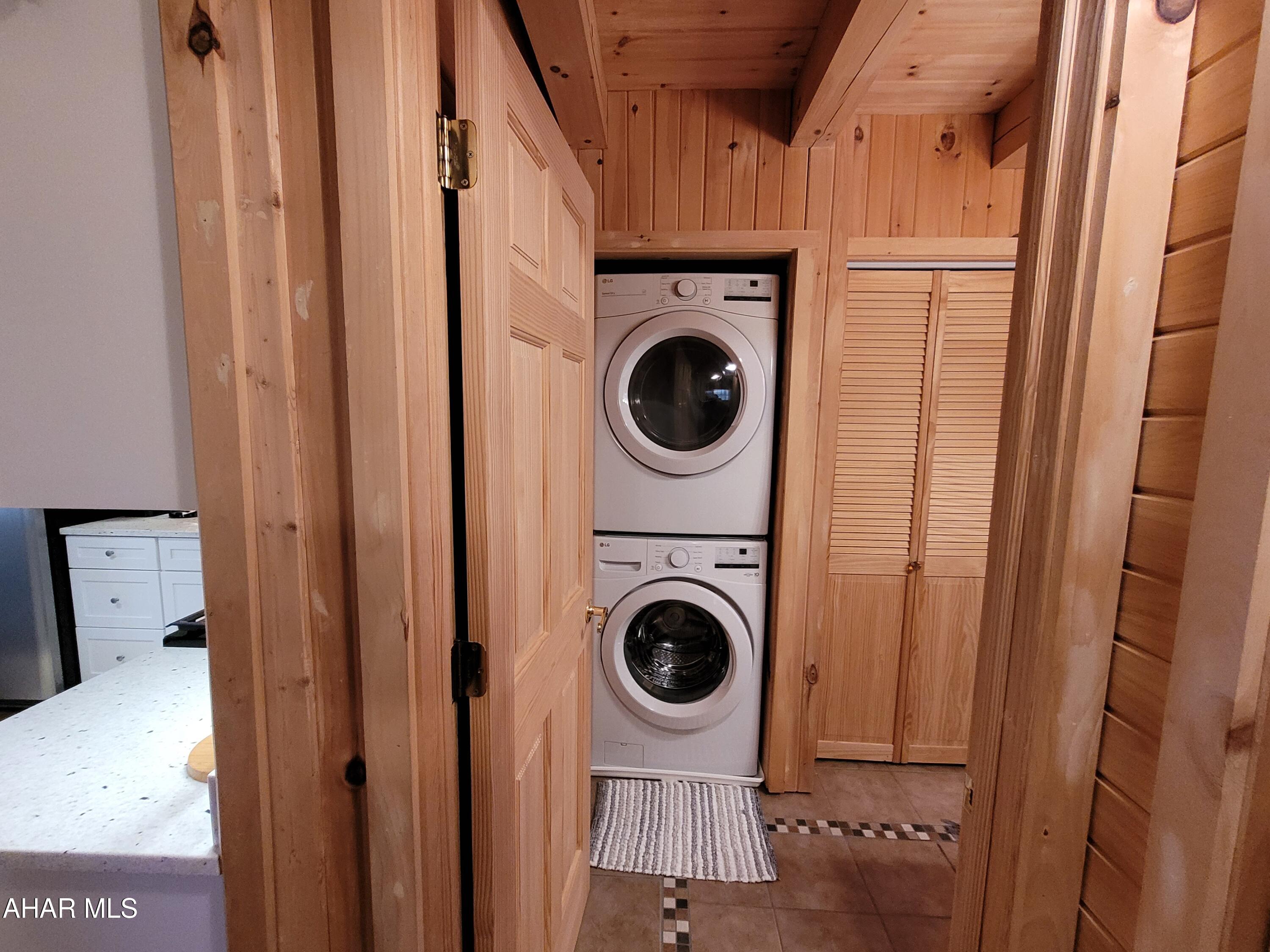 Glendale Yearound - Residential