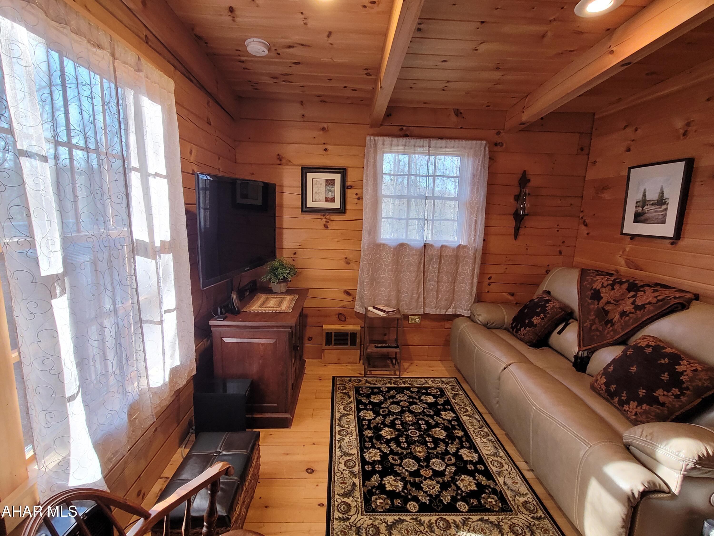 Glendale Yearound - Residential