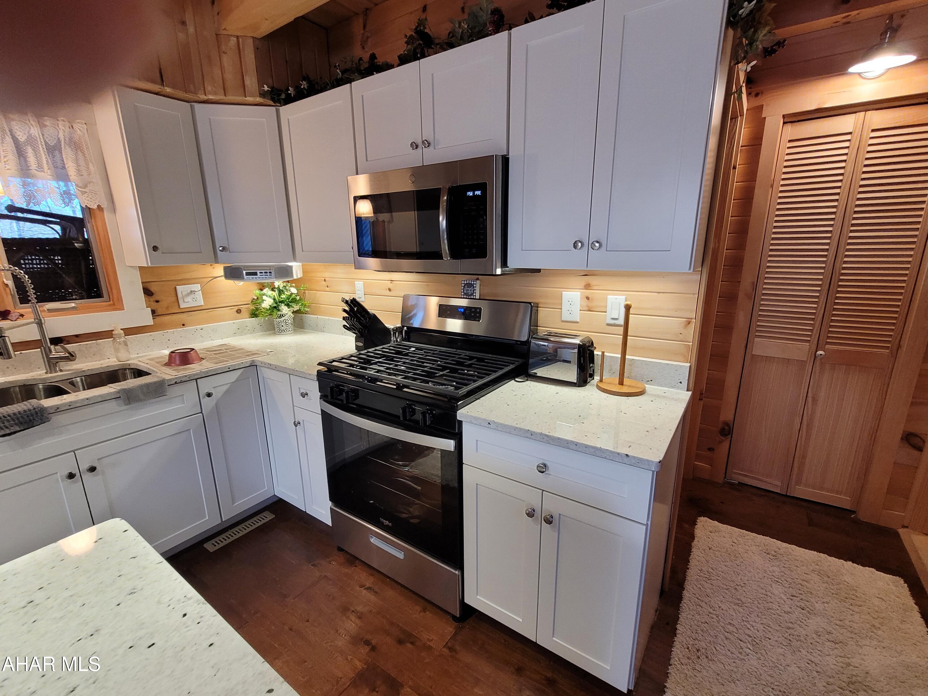 Glendale Yearound - Residential