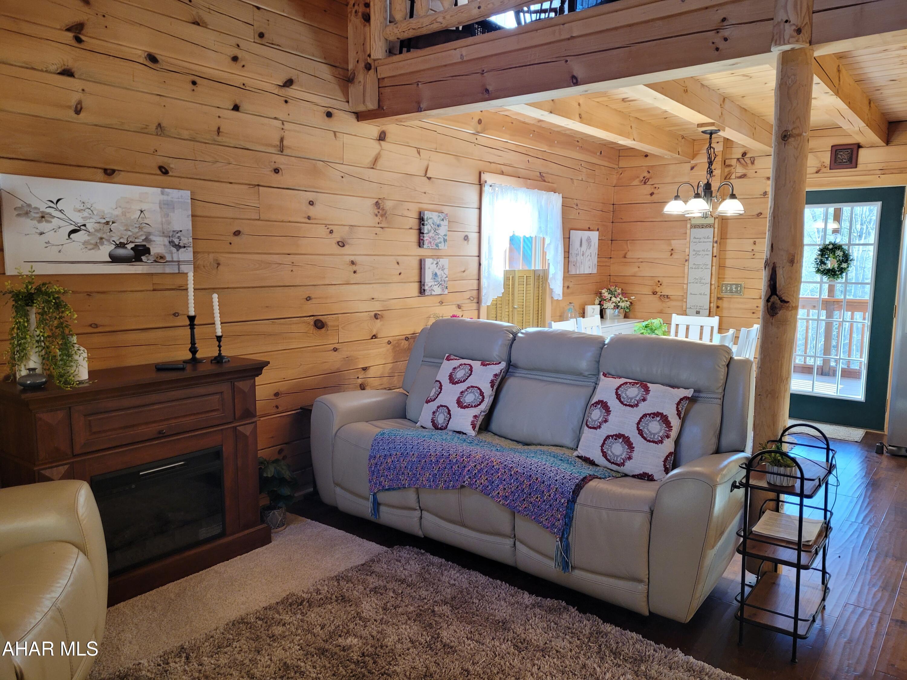 Glendale Yearound - Residential