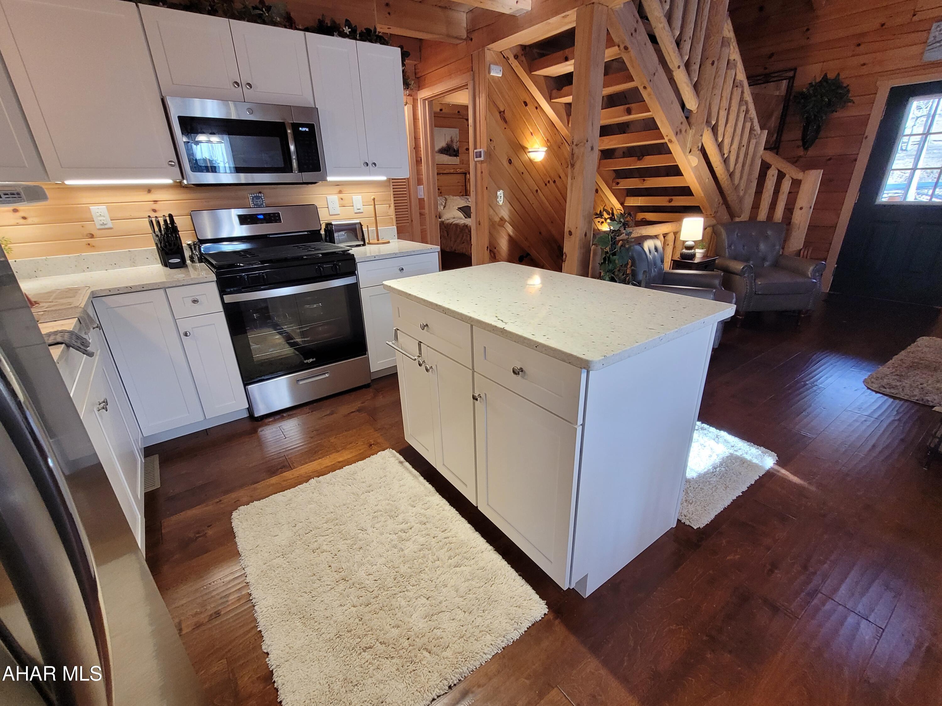 Glendale Yearound - Residential