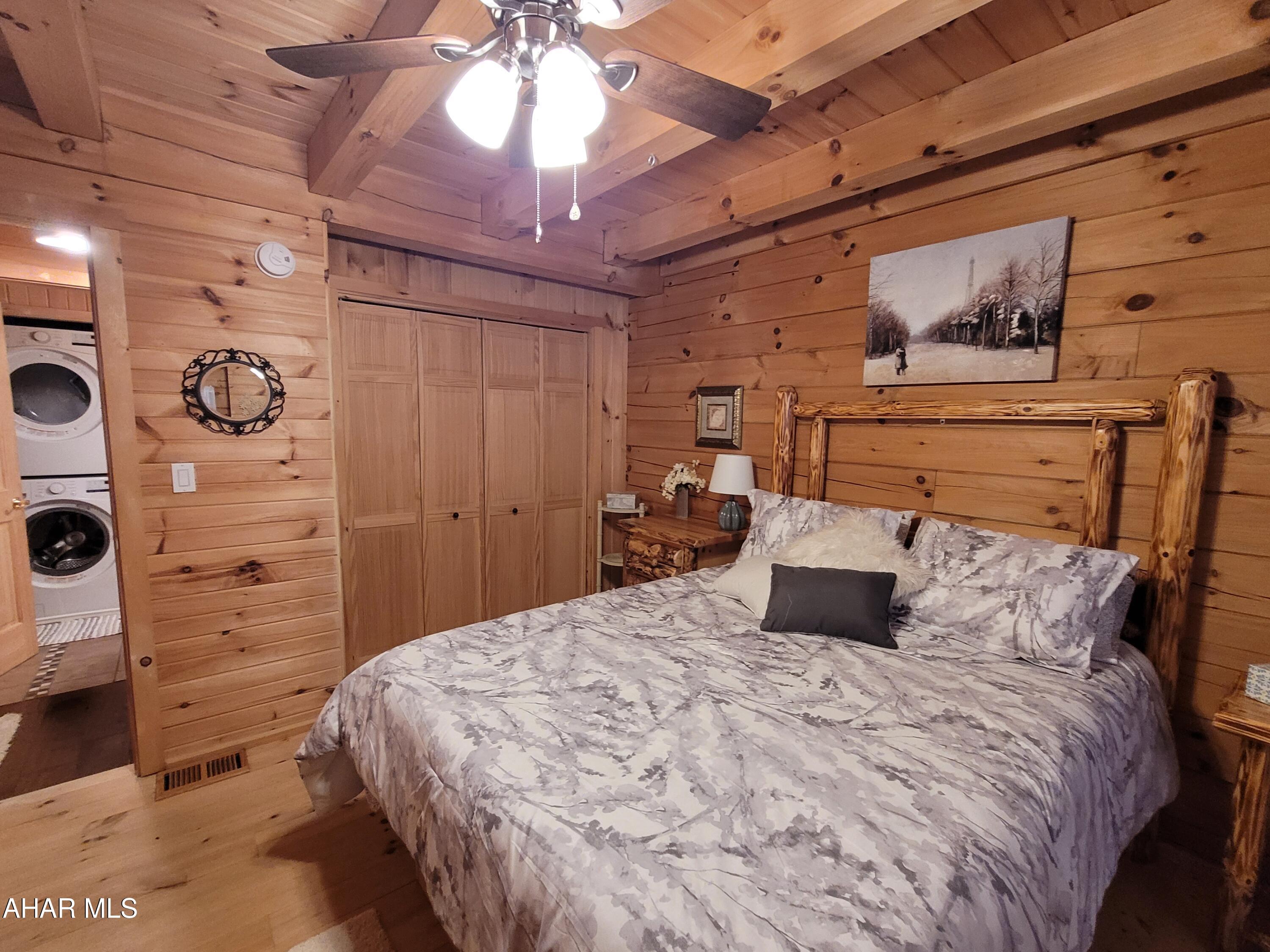 Glendale Yearound - Residential