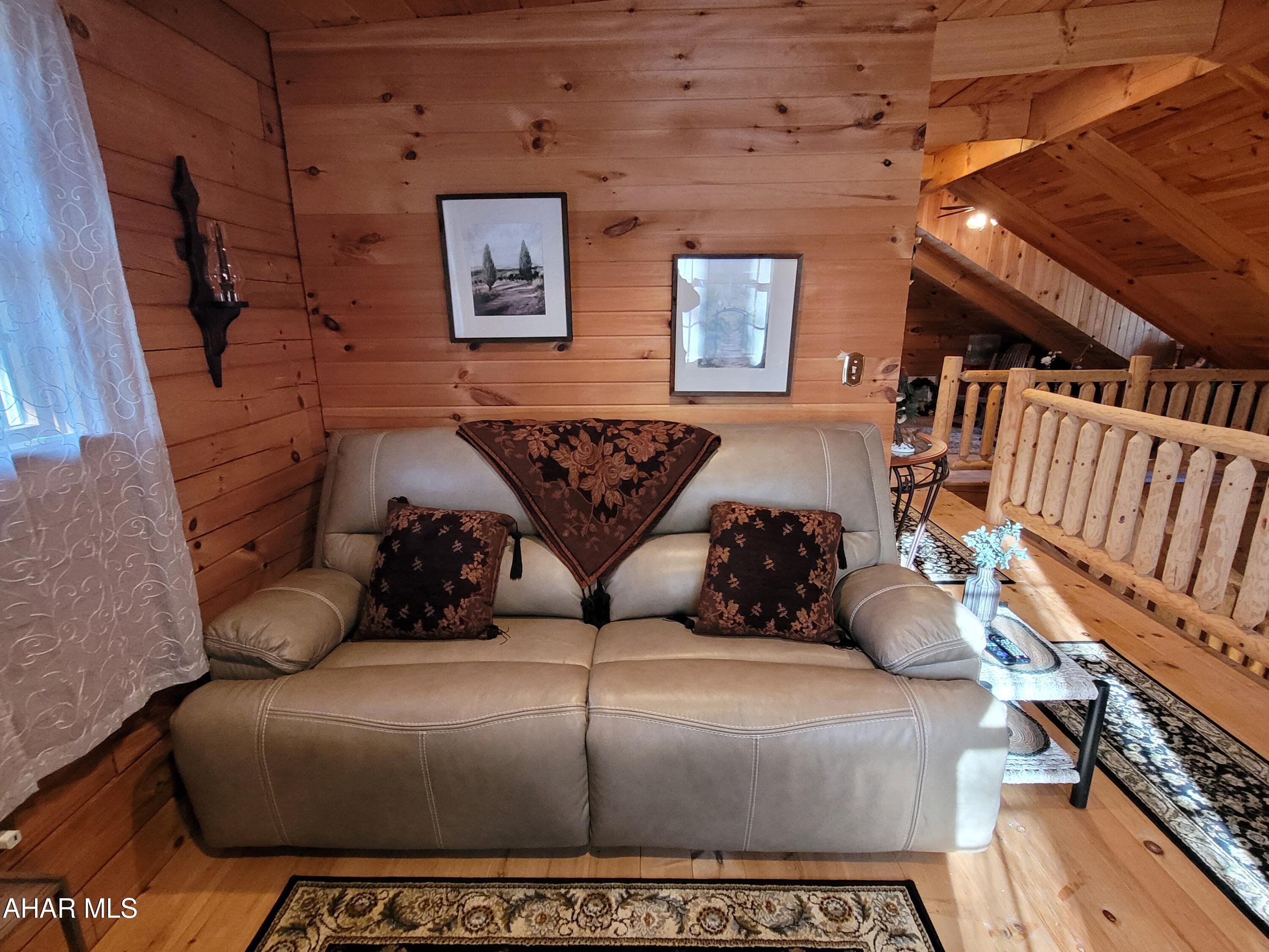 Glendale Yearound - Residential