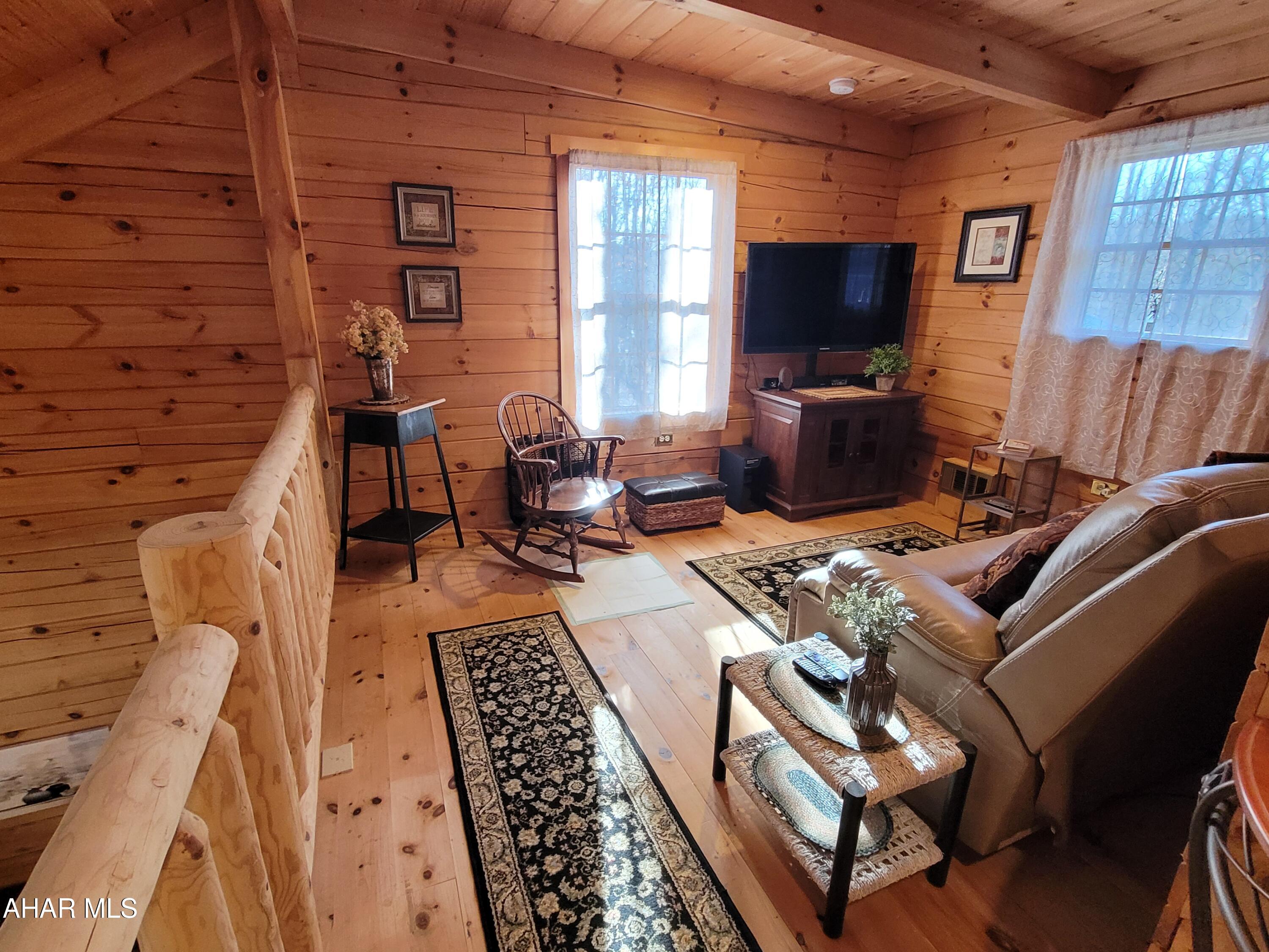 Glendale Yearound - Residential