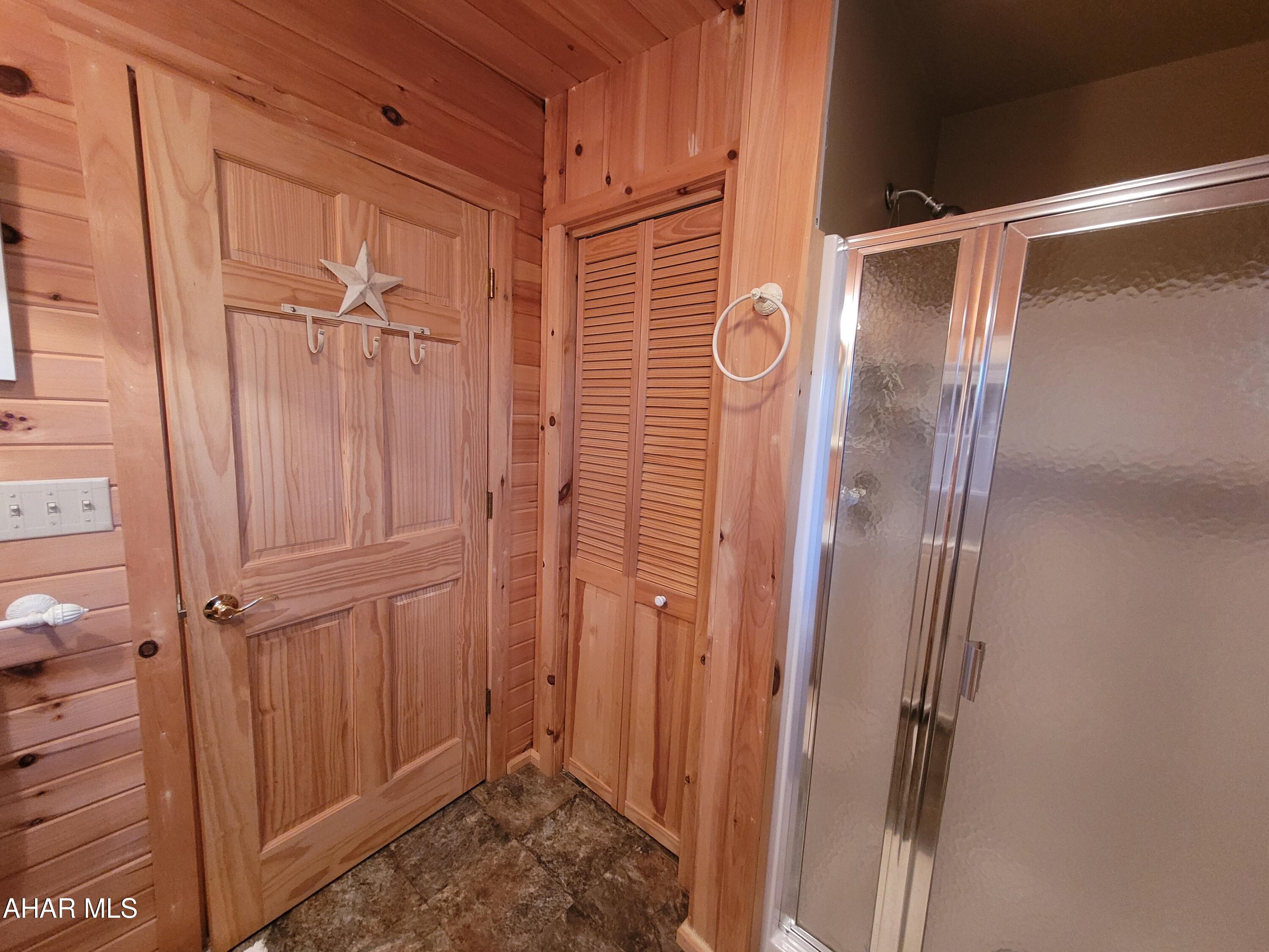 Glendale Yearound - Residential