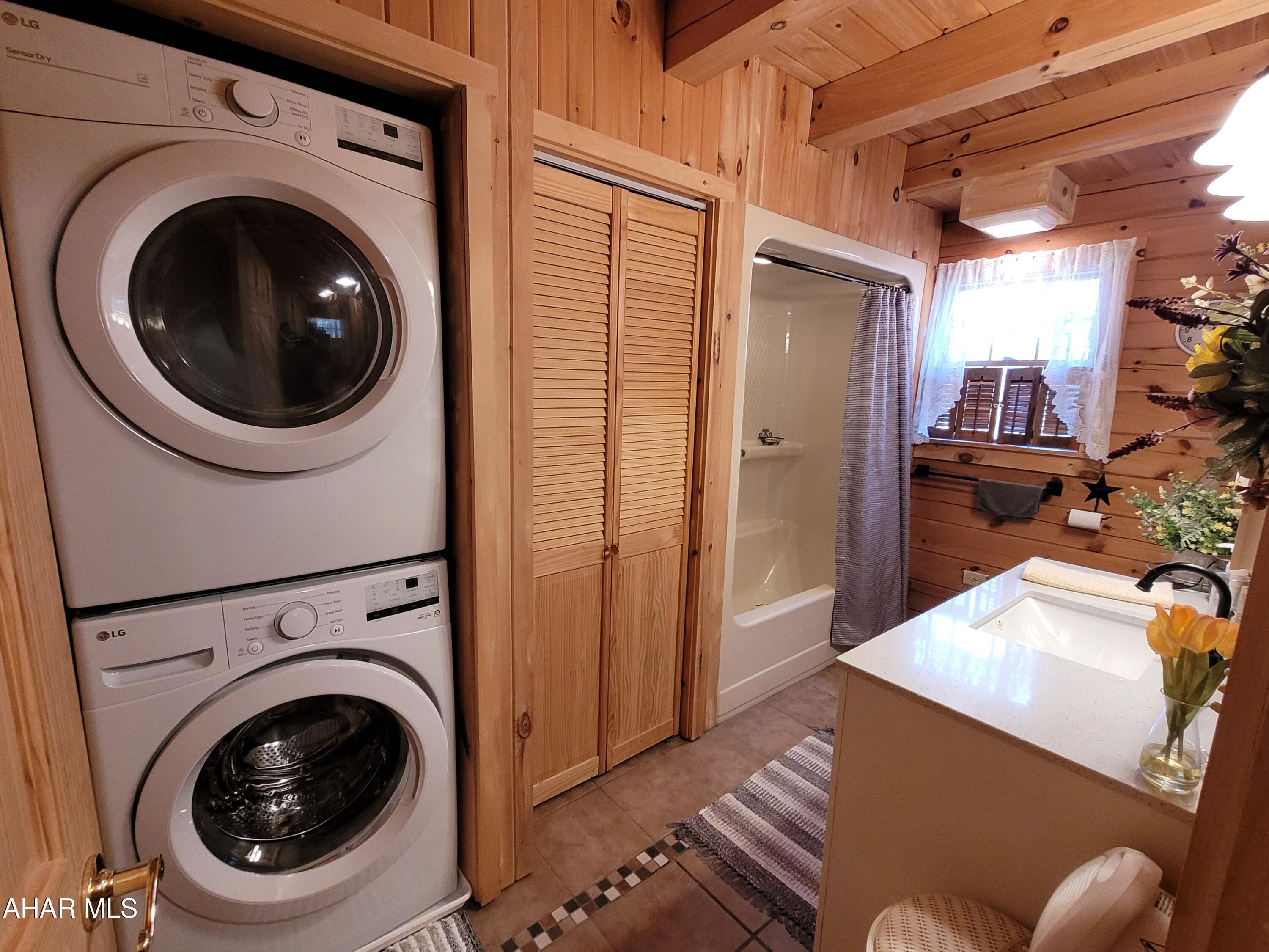 Glendale Yearound - Residential