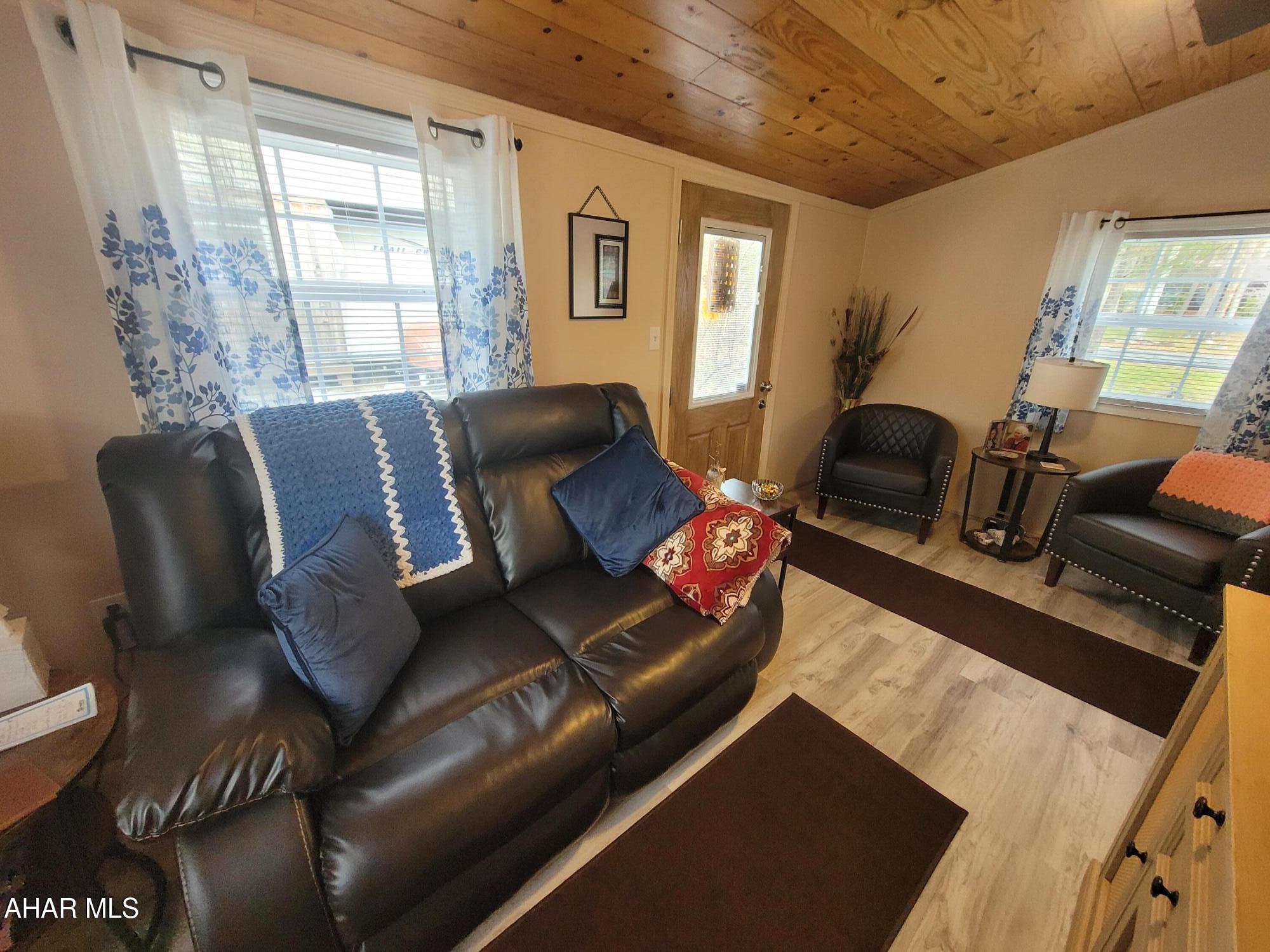 Glendale Yearound - Residential